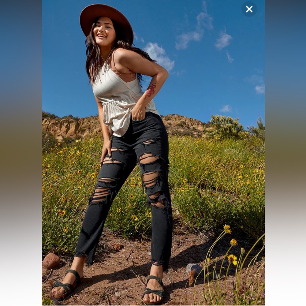 NWOT AE Strigid Ripped Mom Jean